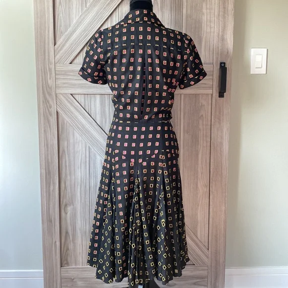 Gorgeous and hot DVF dress - so fun for the summer - dress up or down EUC - Picture 10 of 16
